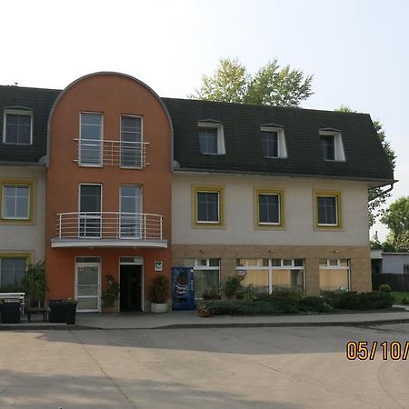 Hotel Ned Hockey Nymburk Zewnętrze zdjęcie